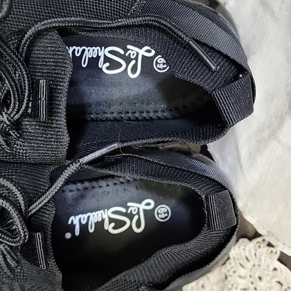 LA Sheelah Black mesh sneaker size 6.5 - Picture 6 of 6